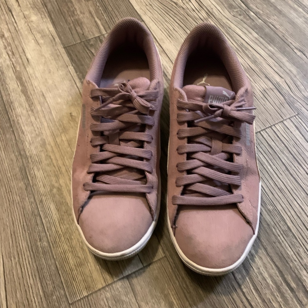 Leather Pumas in size 9